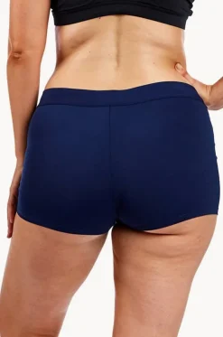 Form Still Regular Short