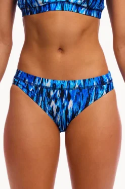 Wing Streak Sports Brief